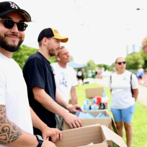 Das Orgateam unter einem weißen Pavillon beim Sportfest